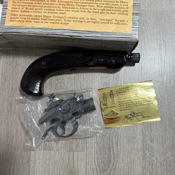 Vintage Avon Philadelphia Derringer Decanter Light Musk Aftershave - Picture 12 of 12